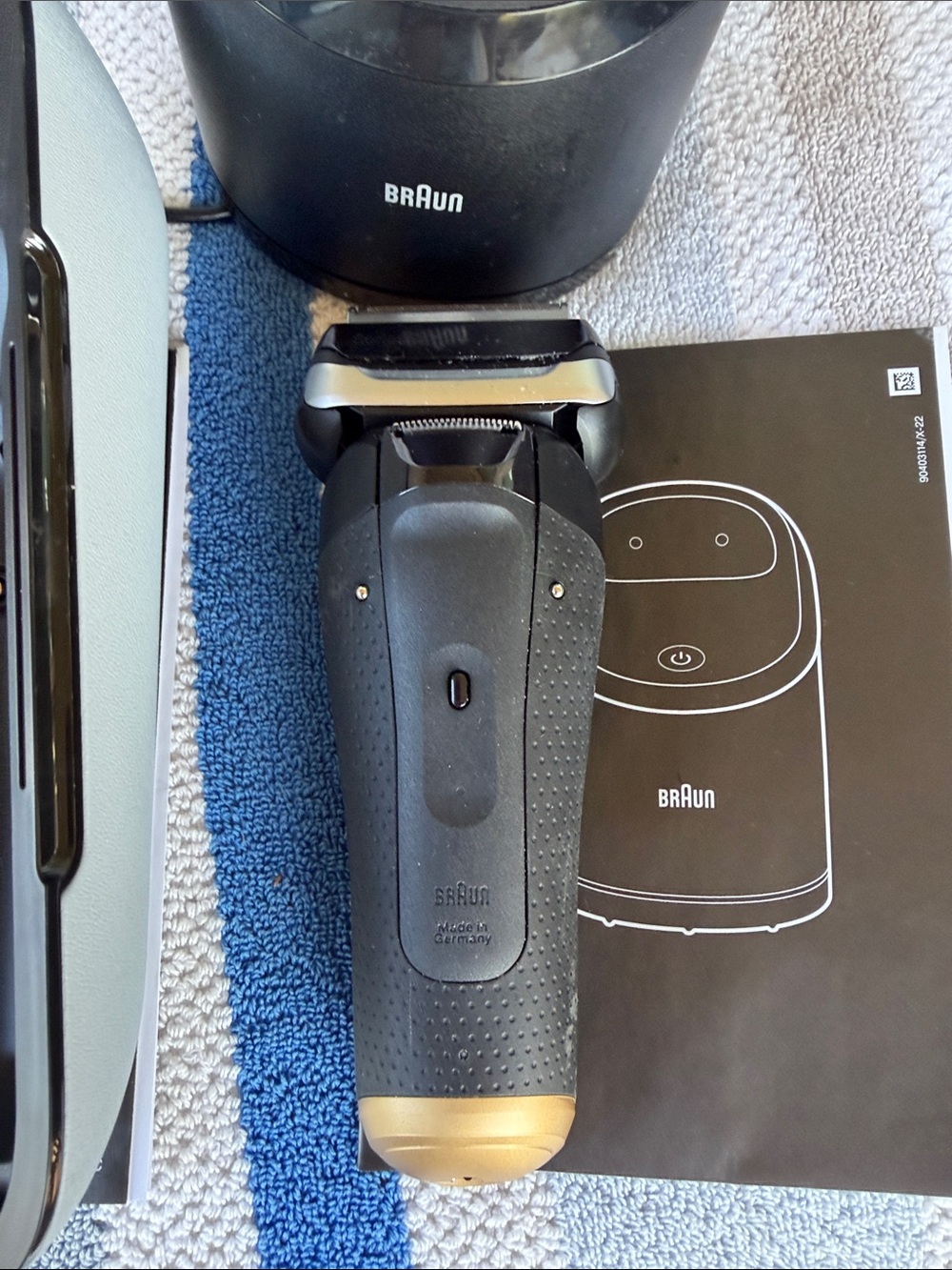 Braun Electric Shaver with Charging Dock - Black - Picture 8 of 8